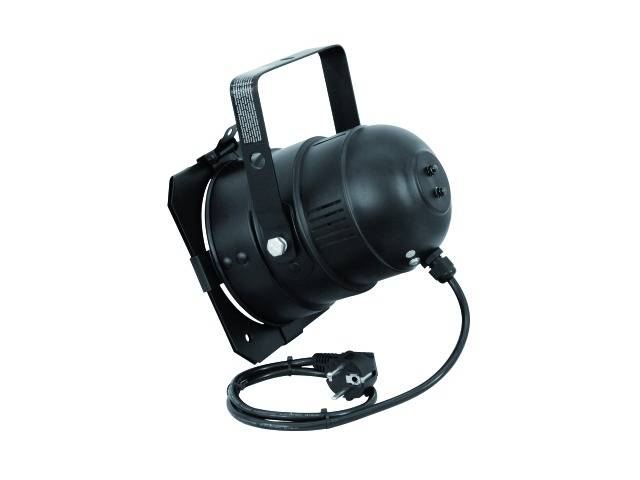 Černý jevištní reflektor se stojanem a kabelem leží na zemi.