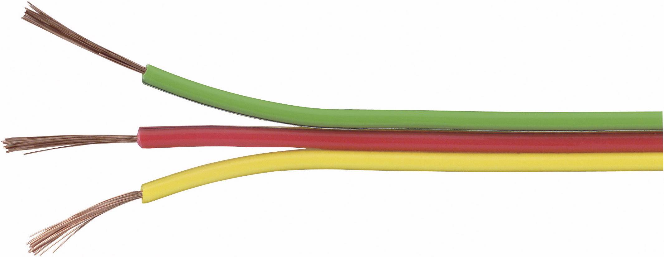 Tři izolované elektrické vodiče v zelené, červené a žluté barvě, každý s měděnými konci, leží vedle sebe na bílém pozadí.