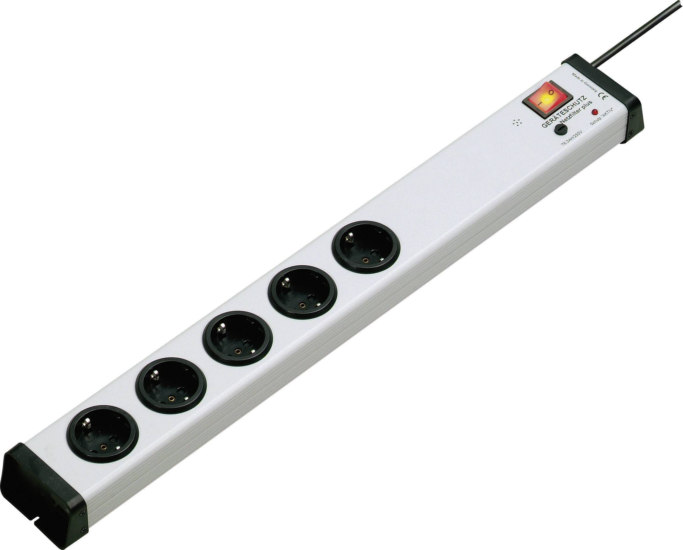 Pětizásuvková prodlužovací lišta s síťovým kabelem a červeným vypínačem nahoře vpravo.