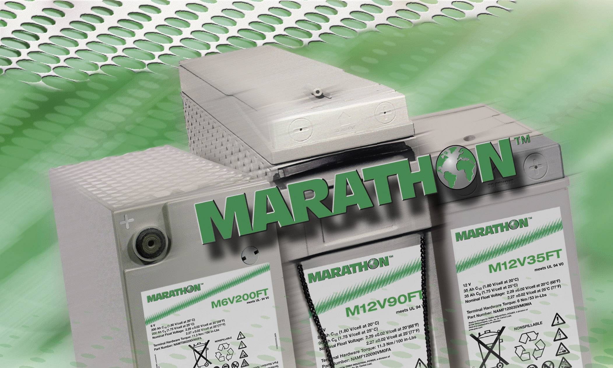Tři autobaterie značky 'Marathon', modely M6V200FT, M12V90FT a M12V35FT, před zeleným strukturovaným pozadím.