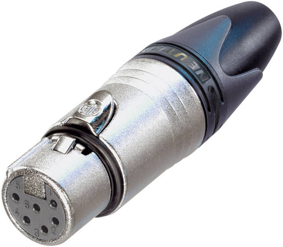 XLR konektor s kovovým pouzdrem a černou plastovou hlavou, používaný pro profesionální audio připojení.