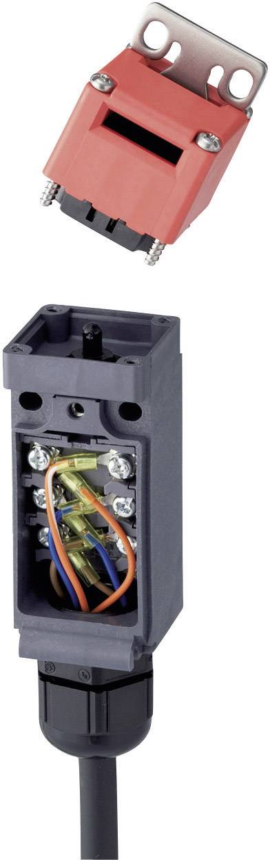 Otevřený elektrický spínač odhaluje vnitřní zapojení a připojení. Červený kryt je umístěn nad spínačem.