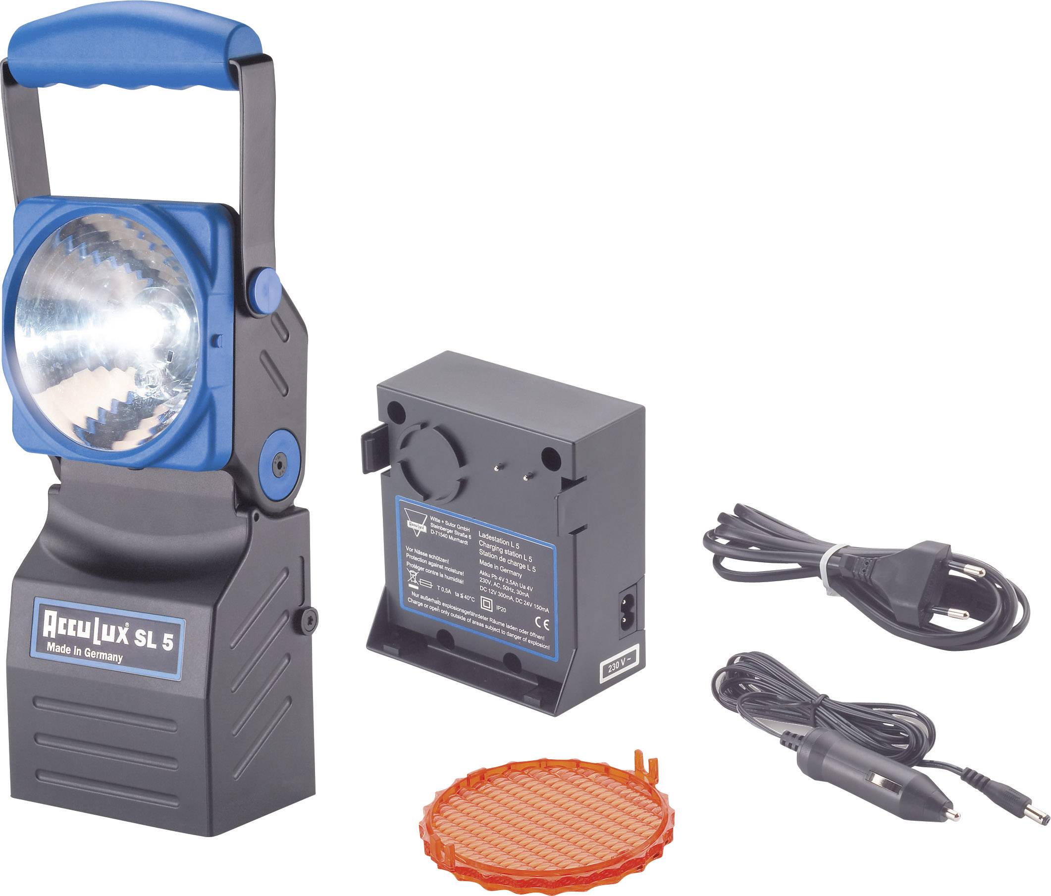 Přenosná LED lampa s rukojetí, nabíječkou, síťovým kabelem a oranžovým filtrem. Lampa a příslušenství prezentovány vedle sebe.