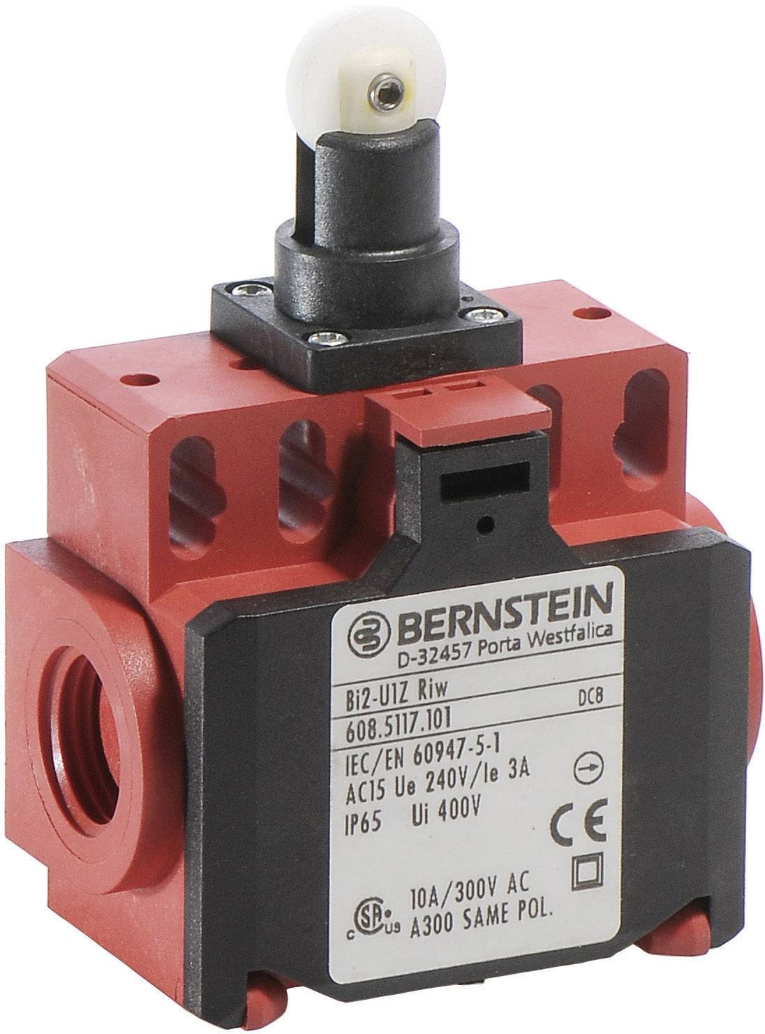 Červený bezpečnostní spínač s černým tlačítkem a štítkem výrobce. Vhodný pro 10A/300V AC, stupeň krytí IP65.