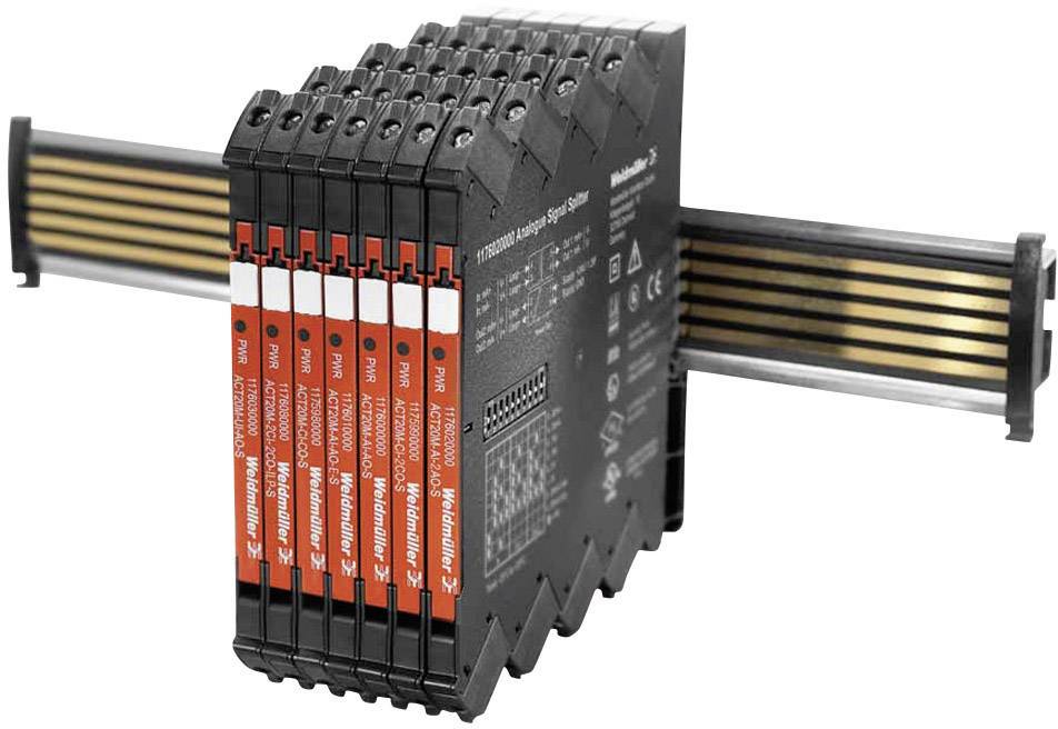 Několik elektronických modulů namontovaných na DIN liště, pravděpodobně používaných pro průmyslovou automatizaci nebo řízení.
