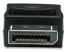Detailní pohled na HDMI konektor ukazující obdélníkový tvar a zlaté kontakty určené pro připojení do HDMI portu.
