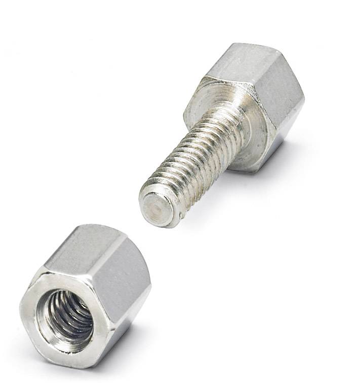Kovový šroub a šestihranná matice na bílém pozadí. Šroub je dlouhý se závitem, matice šestihranná. Vhodné pro mechanické spoje.