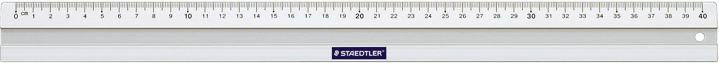 Plastové pravítko, 30 cm, s centimetrovými a milimetrovými stupnicemi.