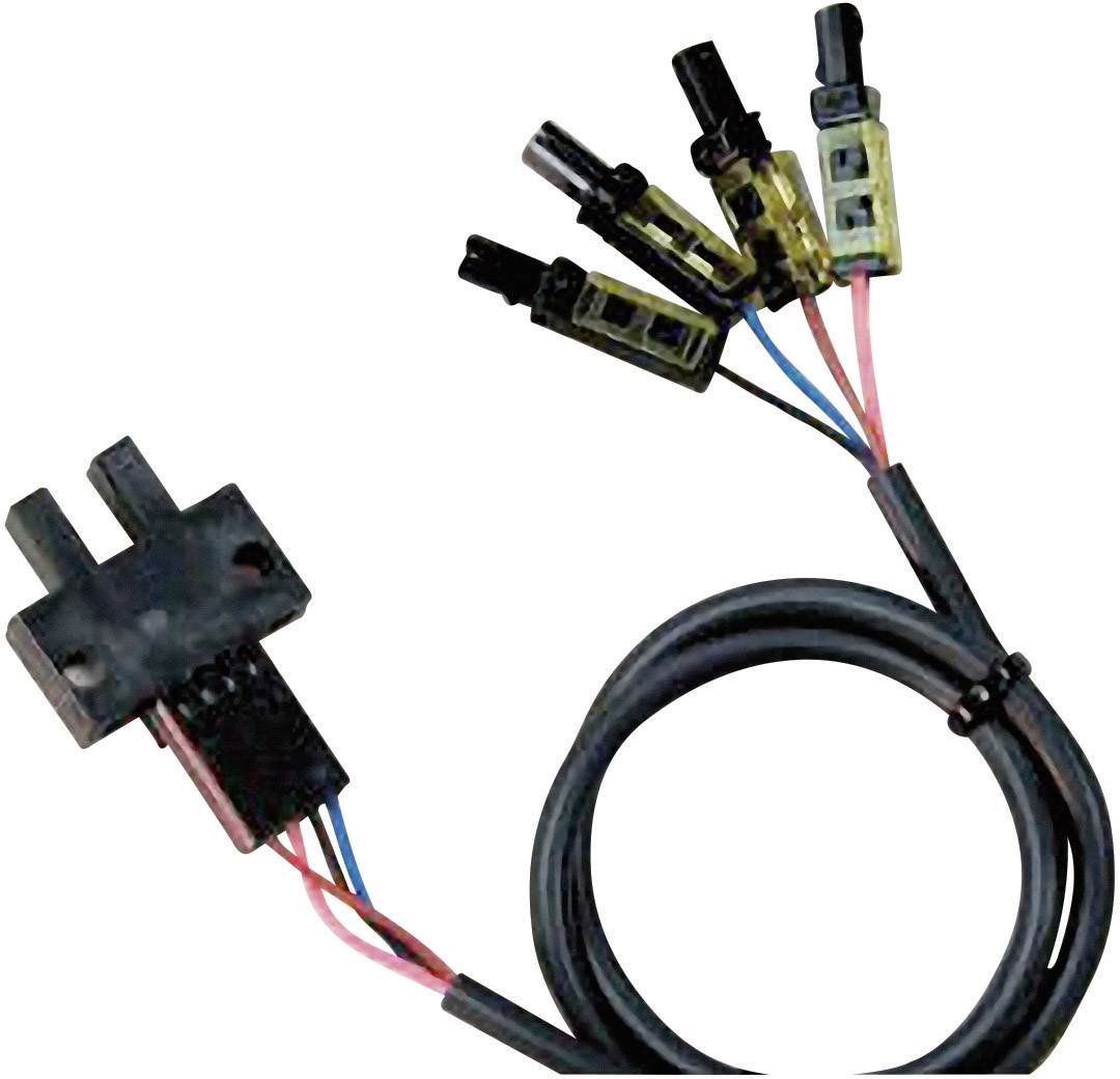 Černý opláštěný kabel se čtyřmi barevně rozlišenými vodiči je zakončen jednotlivými černými konektory.