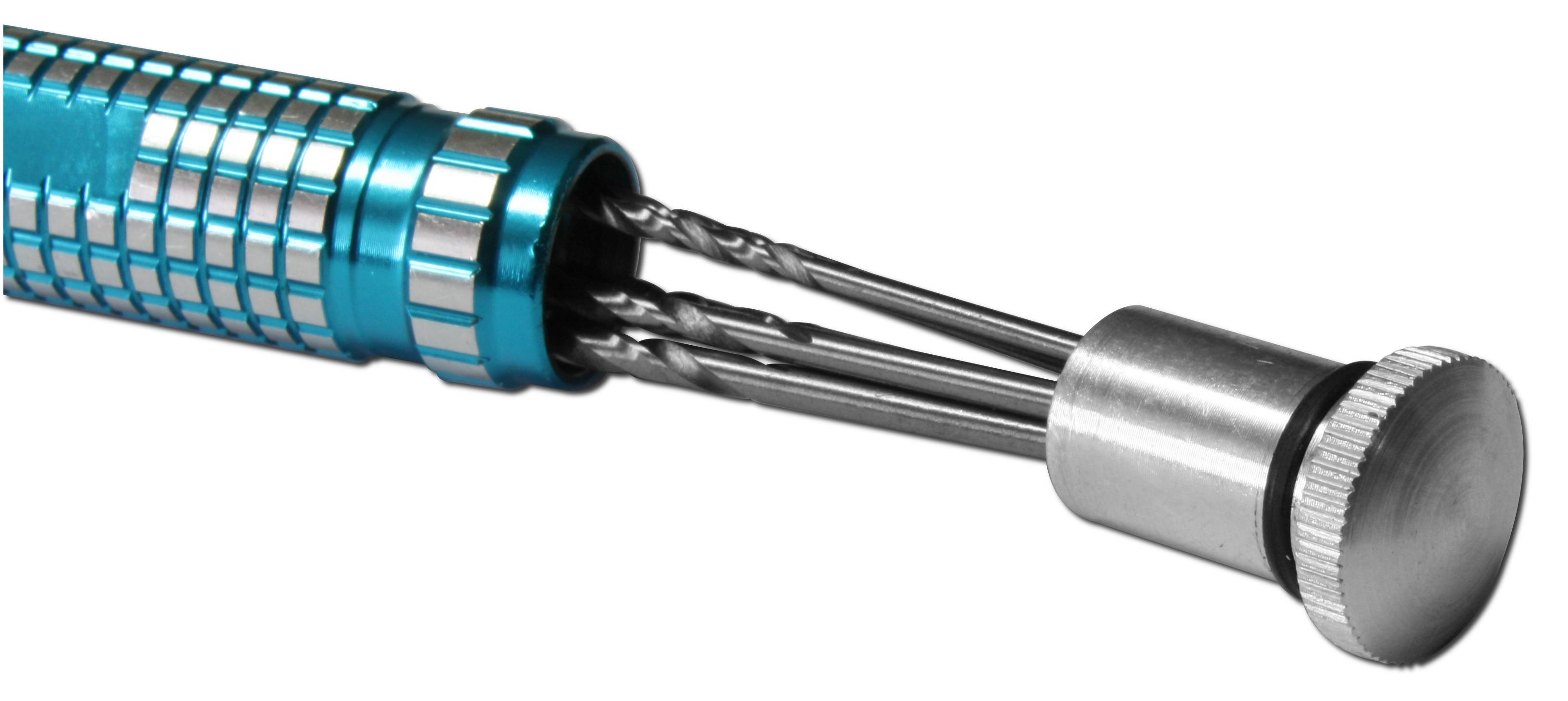 Modrý držák výstružníku s upnutými výstružníky, vhodný pro přesné práce ve strojírenství.