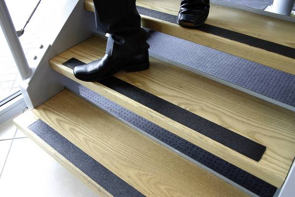 COBA Europe GF010001 Protiskluzná lepící páska (d x š) 18.3 m x 25 mm černá