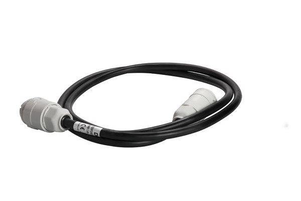 Černý kabel s bílými konektory na obou koncích, ležící na bílém povrchu.