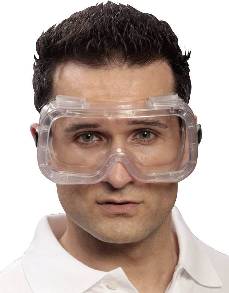 Muž nosí ochranné brýle, které se používají k ochraně očí při práci v průmyslu nebo laboratoři.