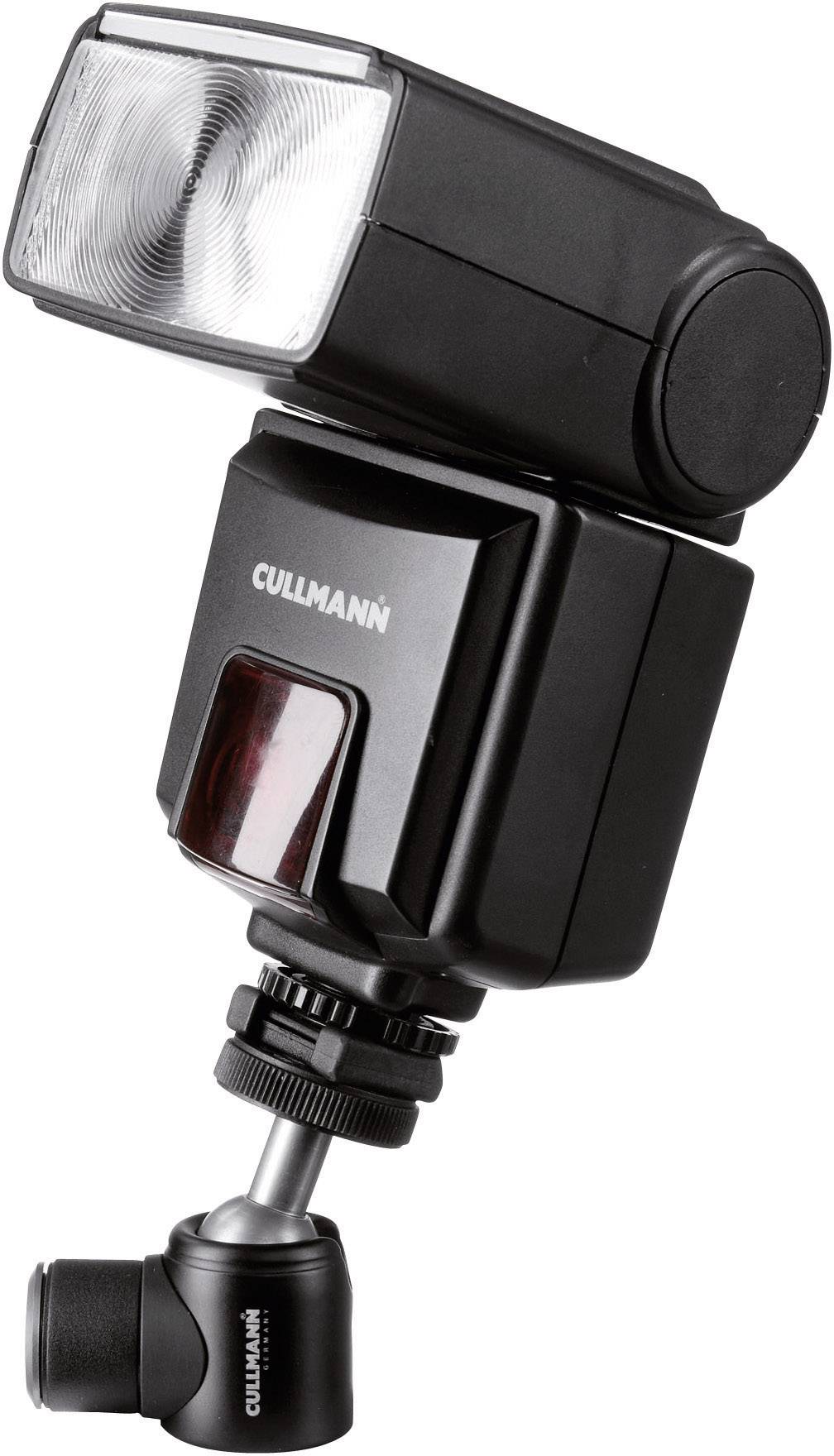 Černý blesk fotoaparátu značky 'Cullmann', otočně upevněný na držáku, vhodný pro fotografické snímky.