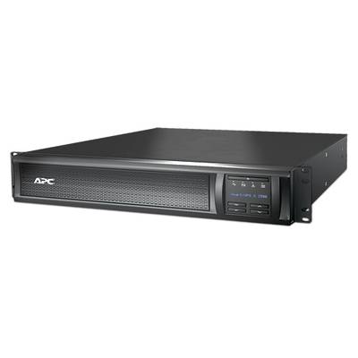 Serverové zařízení rack mount o velikosti 19 palců od společnosti APC s LCD displejem pro řízení a zobrazení parametrů napájení.