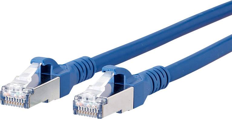 Dva modré ethernetové kabely s konektory RJ-45 leží vedle sebe, připravené k síťovému připojení.