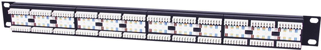 Síťový patch panel s několika RJ-45 porty v řadách. Barevné kabelové kódování je viditelné nad jednotlivými přípojkami.