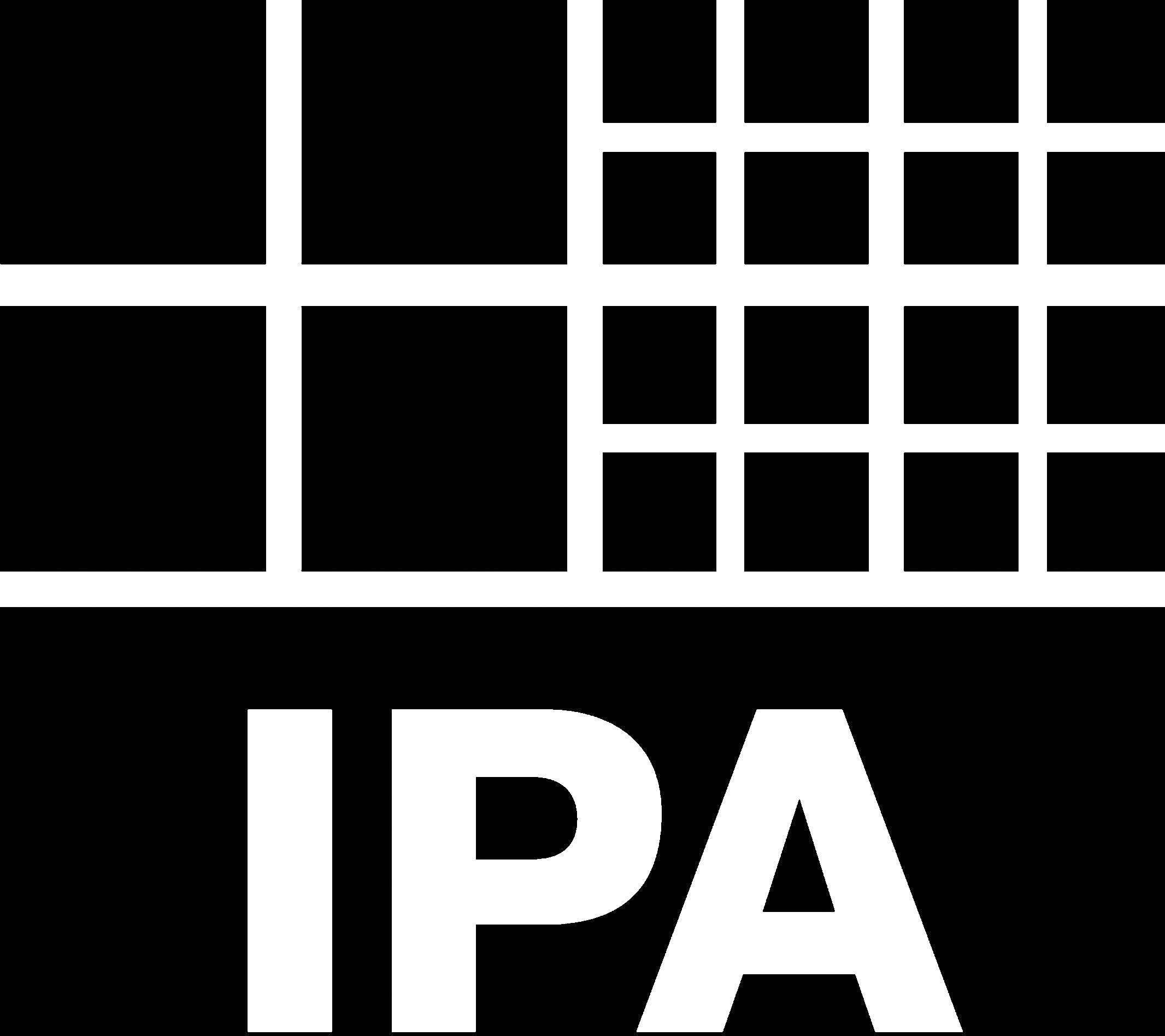 Logo společnosti IPA s grafickým prvkem sestávajícím z bílých čtverců na černém pozadí.
