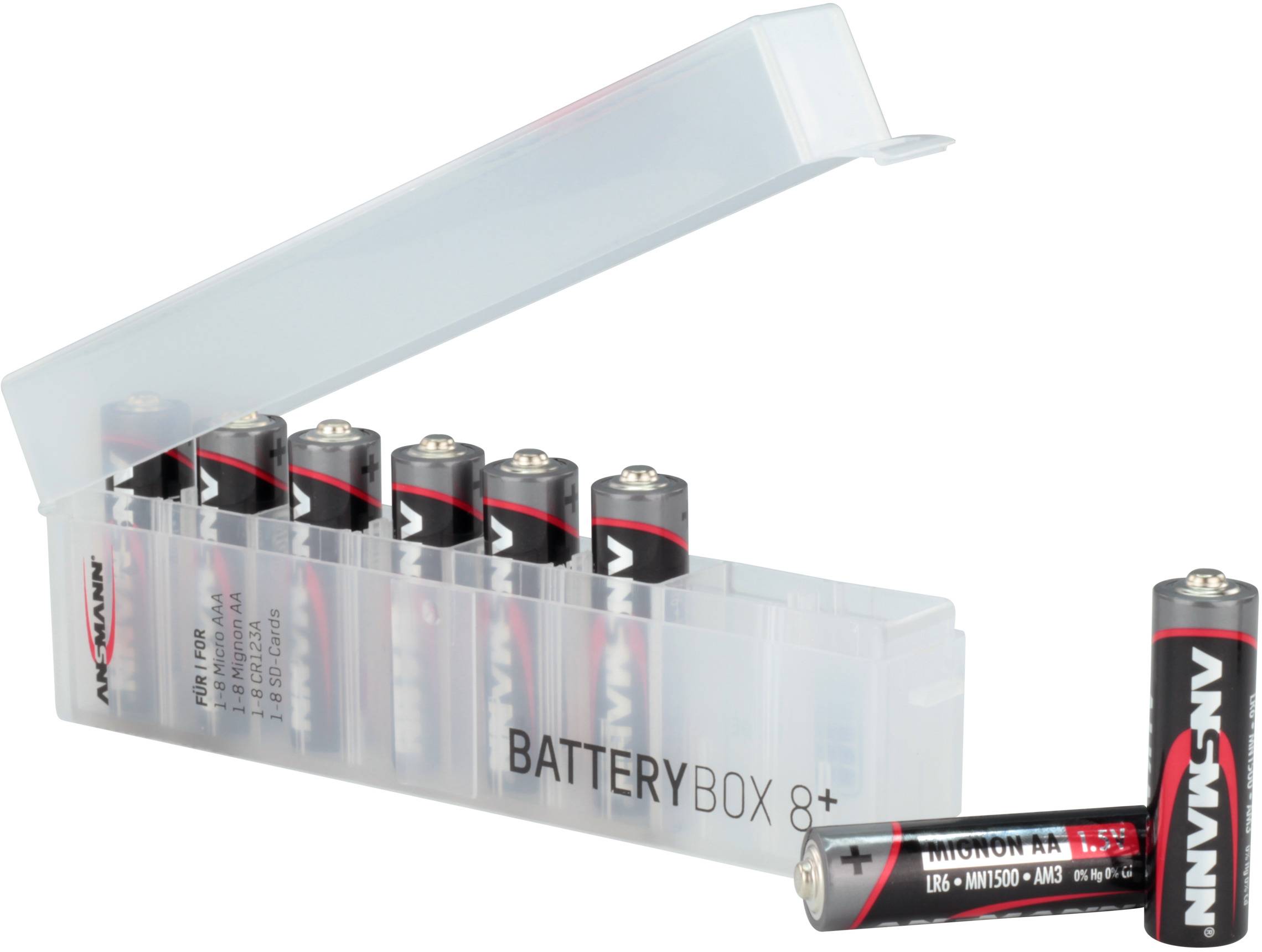 Otte AA-batterier i en gennemsigtig æske, hvoraf to batterier er trukket delvist ud. På æsken står der 'BATTERY BOX 8+'.