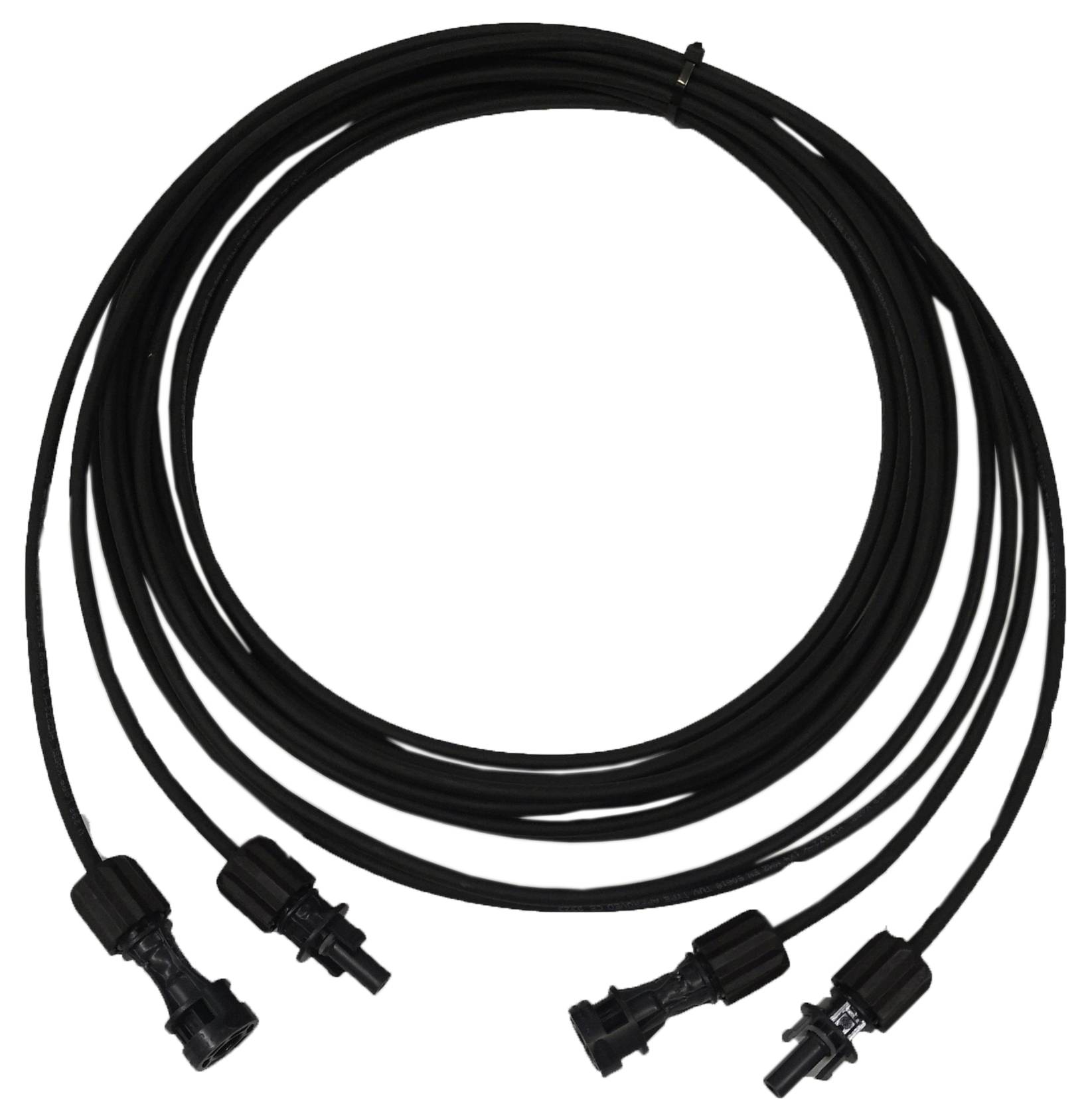 Et sort Y-kabel med fire tilslutninger, som bruges til forbindelse af elektroniske enheder eller solarpaneler.