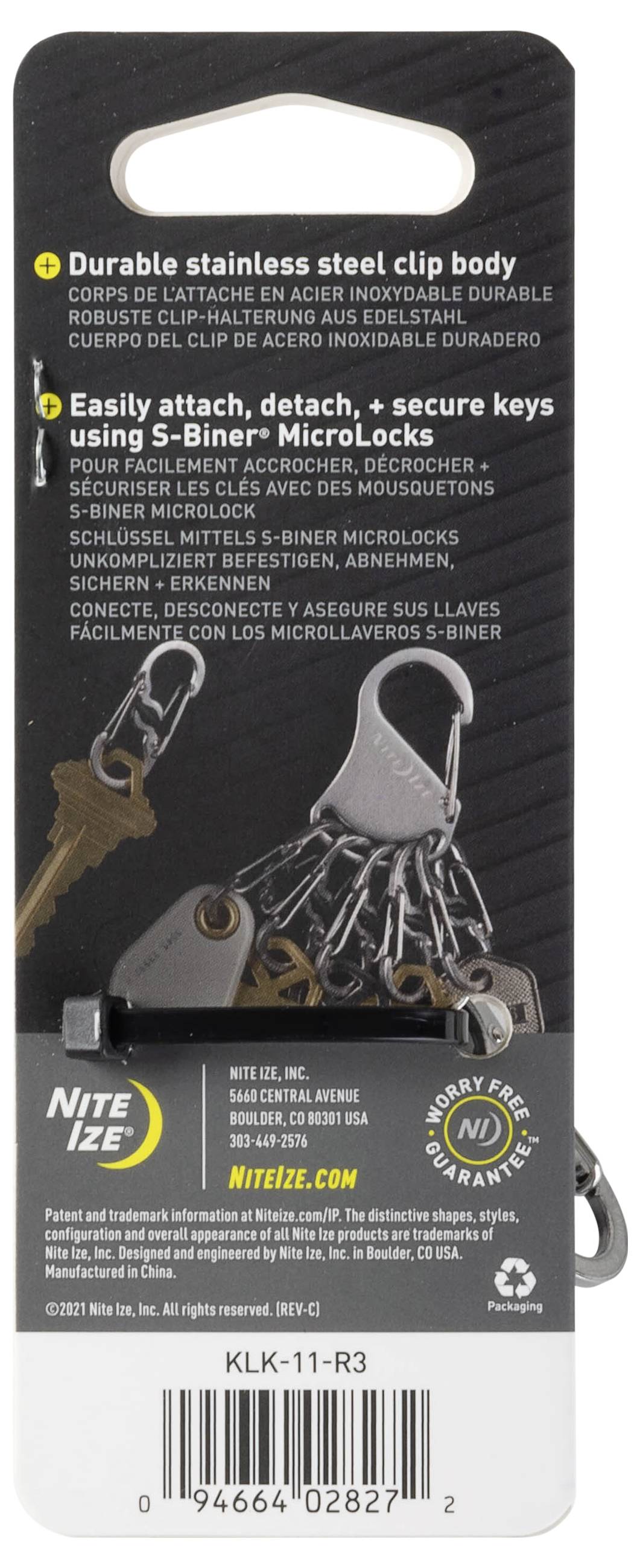 'Holdbar klippeholder i rustfrit stål. Let at sætte fast, fjerne og sikre nøgler ved brug af S-Biner MicroLocks.' Emballage med nøgleringe.