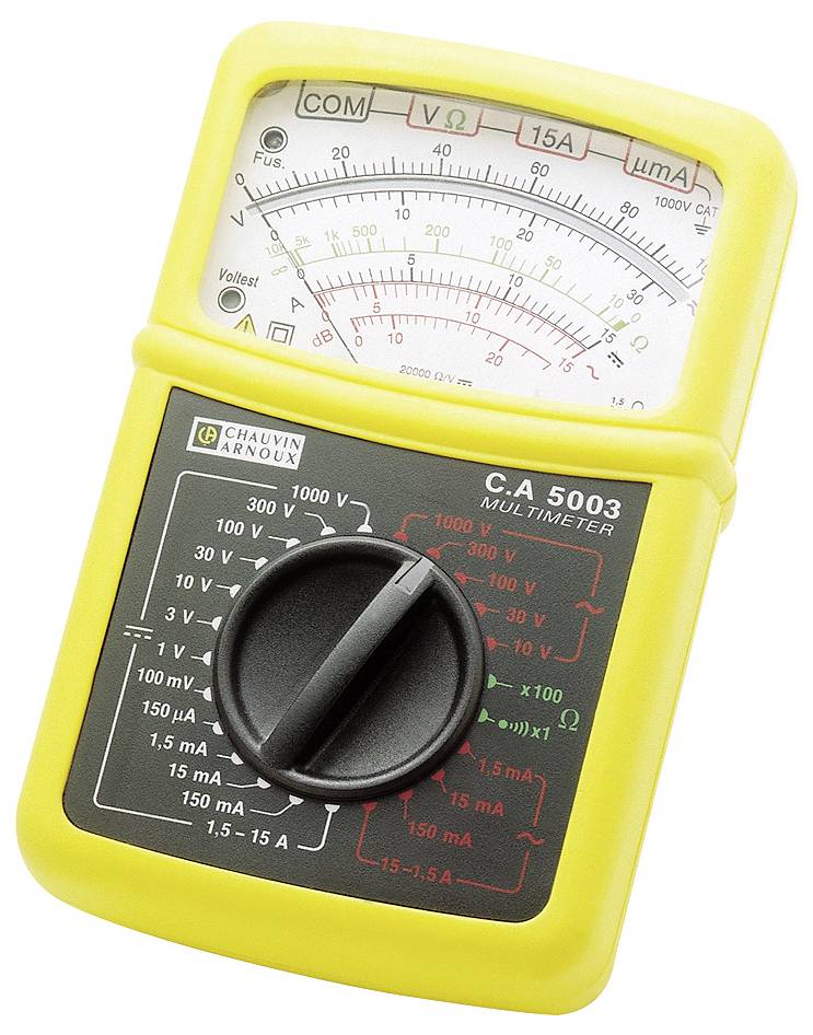 Gult analog-multimeter til måling af spænding, strøm og modstand. Viseren peger på skalaen for aktuelle måleværdier.