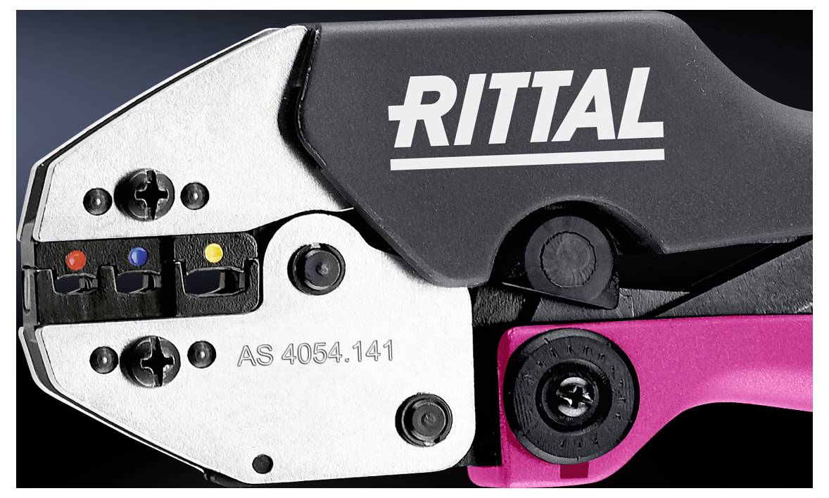 Nærbillede af 'RITTAL'-crimptang, viser farvekodet crimpebeslag til elektriske forbindelser og serienummer 'AS 4054.141'.
