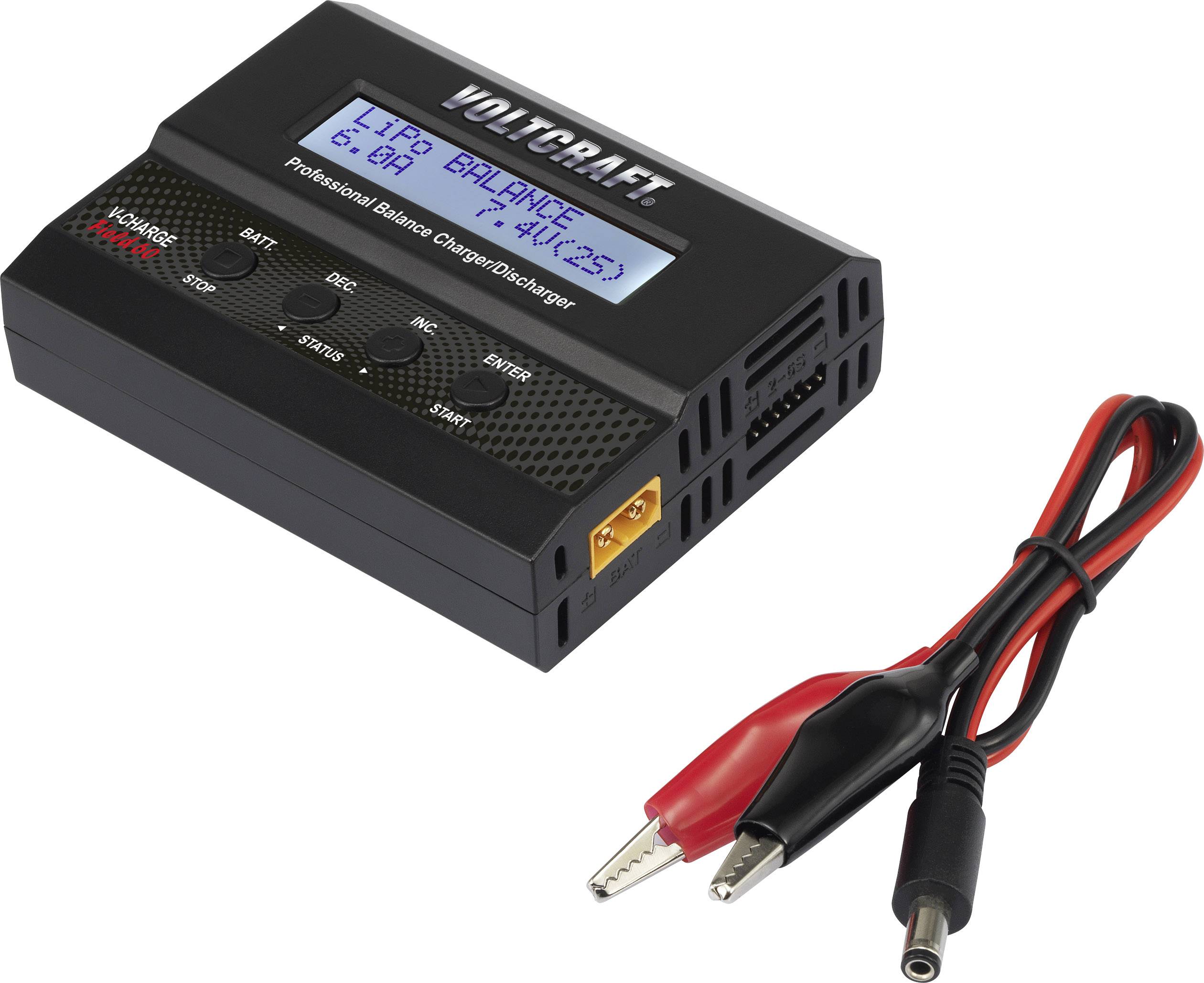 En Voltcraft-oplader med display viser 'LiPo Balance' og '3.7V 6.6A'. Ved siden af ligger røde og sorte krokodilklemmer.