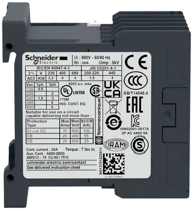 Et elektrisk komponent med et etiket, der viser tekniske specifikationer og sikkerhedscertificeringer fra Schneider Electric.