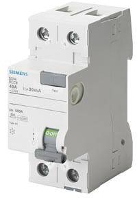 En grå fejlstrømsafbryder (HPFI) fra Siemens med 40 A, 30 mA og 'Test'-knap, til elektrisk sikkerhed i el-tavler.
