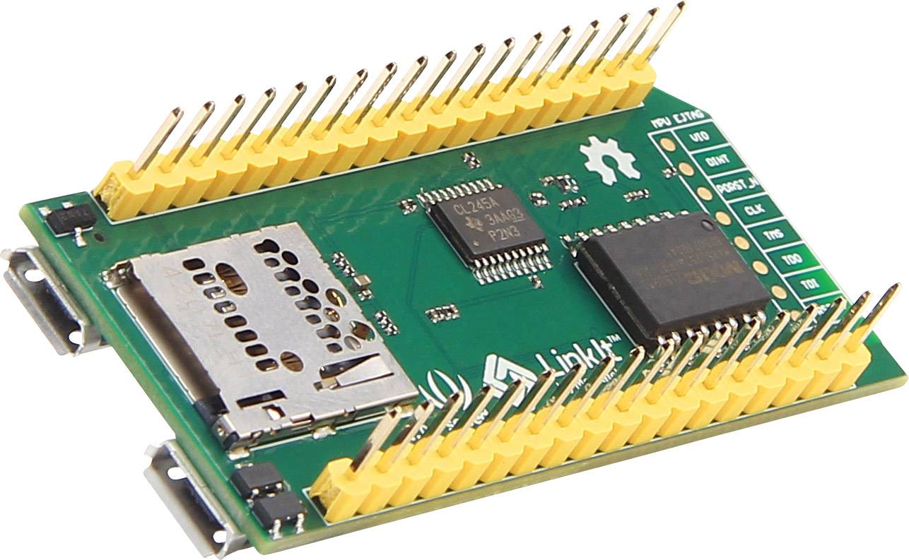 Et elektronisk kredsløbskort med gule stiftlister og en SD-kortplads, der viser kredsløb og integrerede chips.