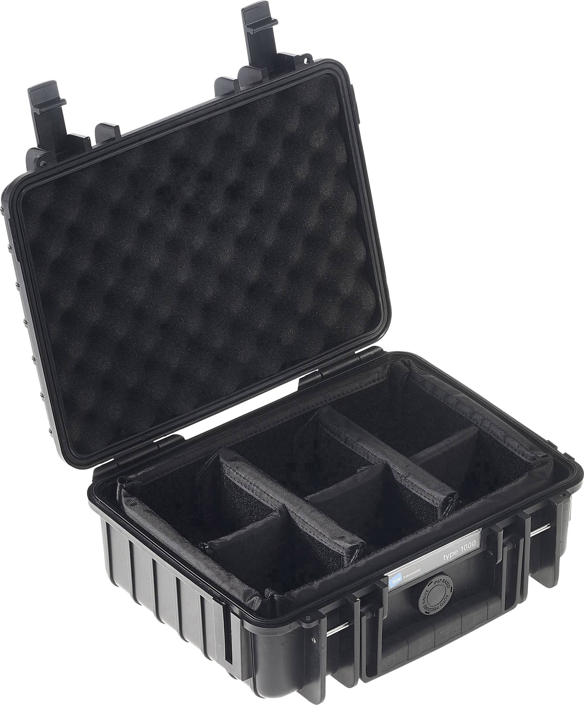 En åben sort hardcase kuffert med skumpolstring og justerbare rum, bruges til sikker transport af udstyr.