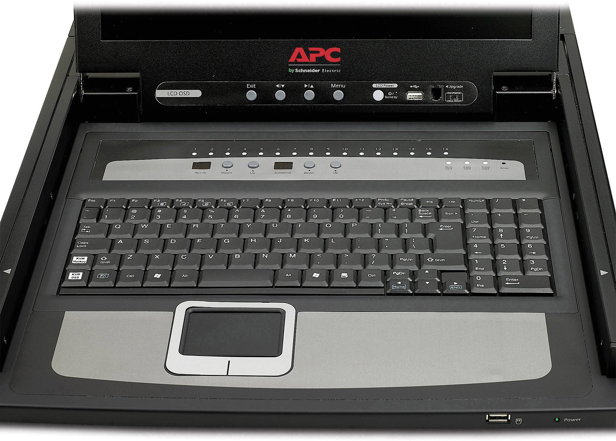 En sort bærbar computer med et APC-logo på indersiden af skærmen, udstyret med et fuldt tastatur og en touchpad.