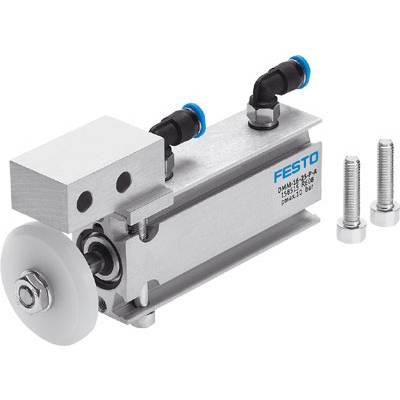 Pneumatisk cylinder med Festo-logo, to tilslutninger og en rulleføring, ledsaget af to skruer på hvid baggrund.