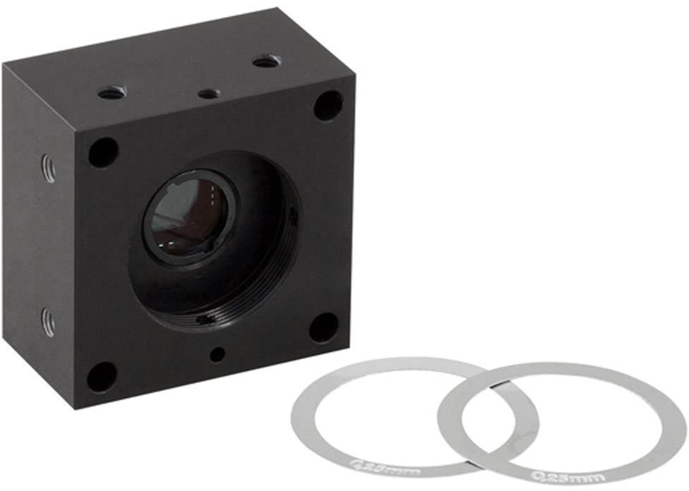 Et firkantet kamermodul af metal med et objektiv i midten, ved siden af to sølvringe.