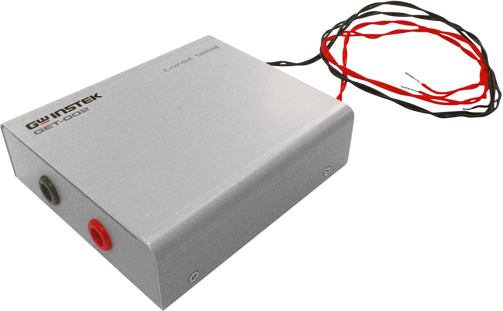 Sølvfarvet elektronisk enhed med påskriften 'GW Instek GBT-001'. Den har sorte og røde ledninger til elektriske forbindelser.