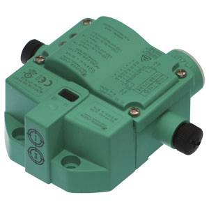 En grøn elektronisk sensor med flere tilslutninger og tekniske data på overfladen; egnet til industrielle anvendelser.