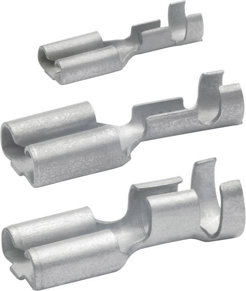 Tre sølvfarvede metalclips i forskellige størrelser, placeret oven på hinanden. De er glatte og reflekterende.