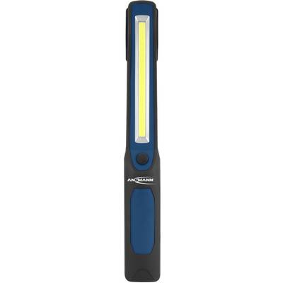 Håndlygte med blå-sort kabinet, forrest med en lang gul LED-stribe. Mærke 'Ansmann', nedenunder en kontakt.