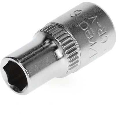 En skinnende metalstik med sekskandet åbning, sandsynligvis beregnet til skruer eller møtrikker.