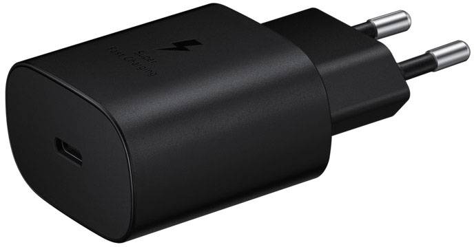 Sort USB-oplader med to ben og hurtigopladningssymbolet.