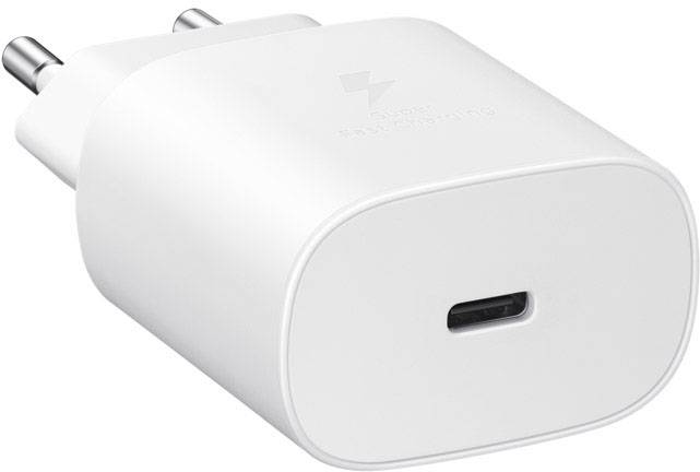 Et hvidt USB-C-oplader med to europæiske stikben, egnet til elektroniske enheder.