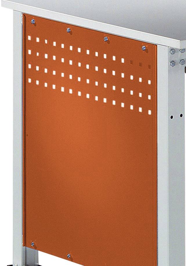 Orange metalpanel med kvadratiske udskæringer, fastgjort på en bordramme.