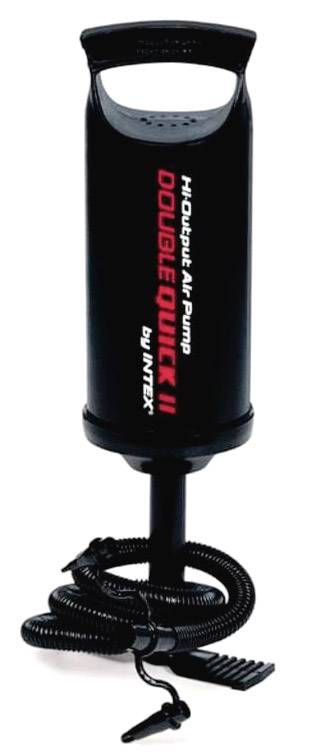 En sort håndpumpe med teksten 'High-Output Air Pump' og 'Double Quick II by Intex', egnet til oppustning af oppustelige både.