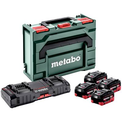 Metabo værktøjskassesæt med batterioplader, ét langt batteripakke og fire kompakte batteripakker på en hvid baggrund.