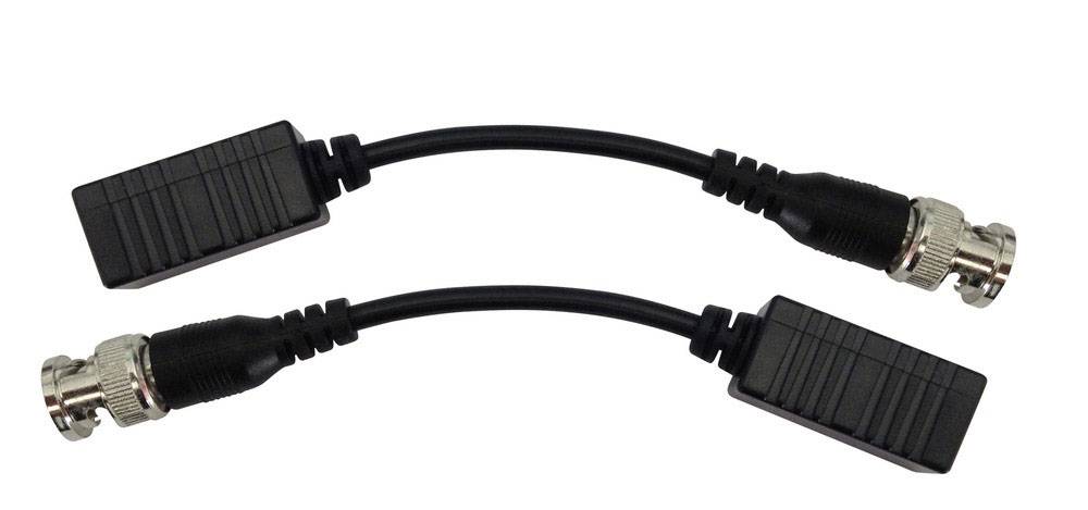 To BNC-adapterkabel, sorte, korte, med rektangulære plastikbokse, til overførsel af videosignaler.