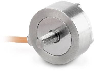 Metallisk drejesensorenhed med cylindrisk form og fremstående spindel, forbundet med et orange kabel.