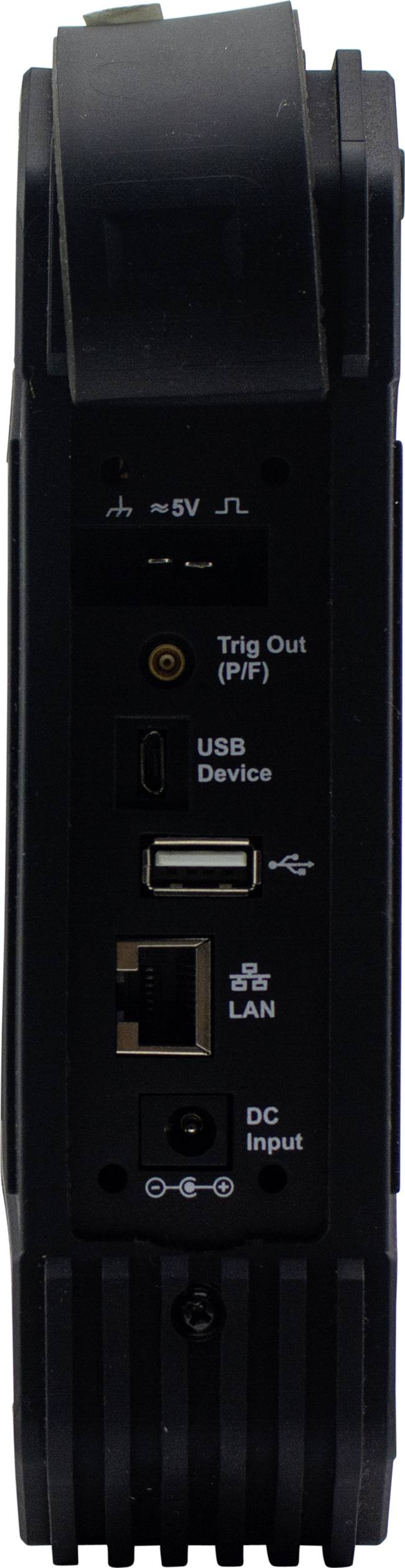 Sort elektronisk enhed med USB- og LAN-stik, DC-indgang og trigger-udgang. Vertikal visning af stikkene på én side.