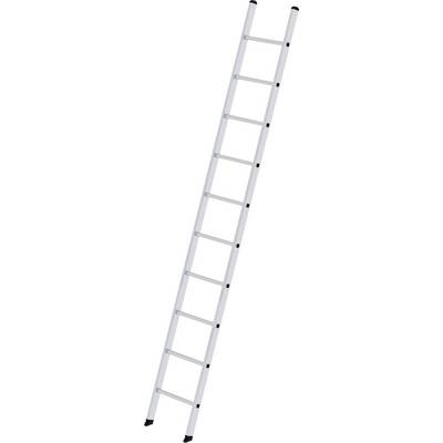 En lang, lige aluminiumsstige med ti trin, som står lodret.