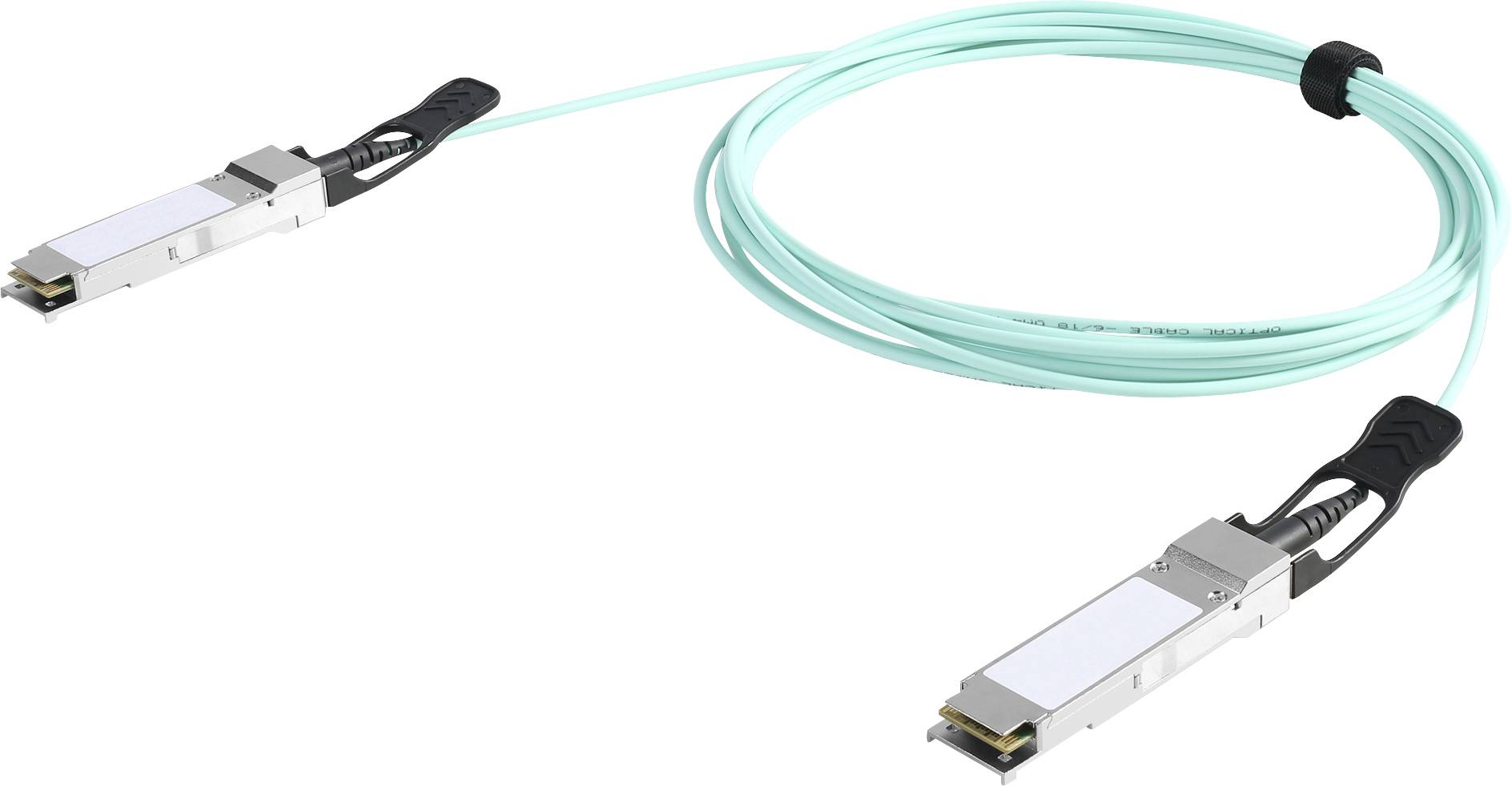 Et turkisfarvet fiberkabel med to sølvfarvede stik i hver ende, bruges til høyhastigheds dataoverførsel.